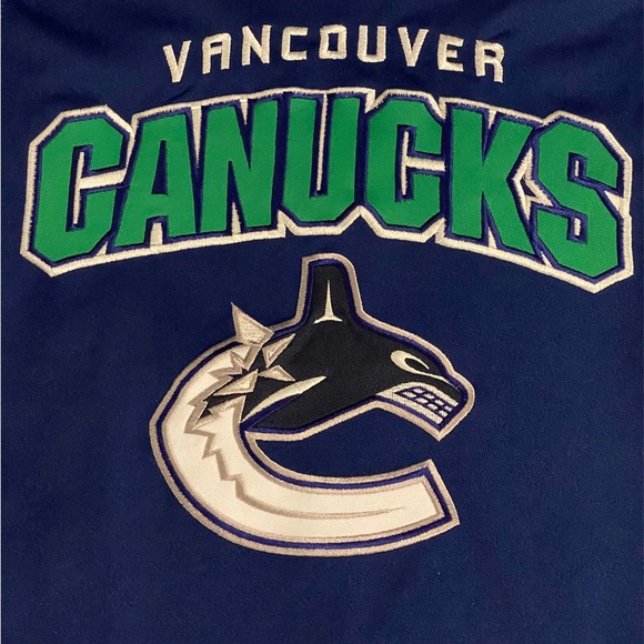 ๐ธ VANCOUVER CANUCKS JERSEY - Picture 3 of 9